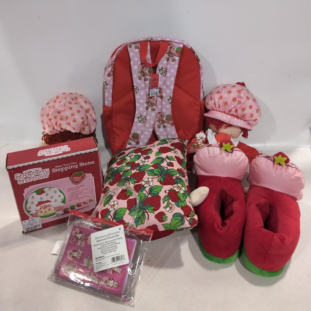 Strawberry Shortcake Bundle Slippers sz 7/8, 2 dolls, pillow, backpack & more - Picture 2 of 7